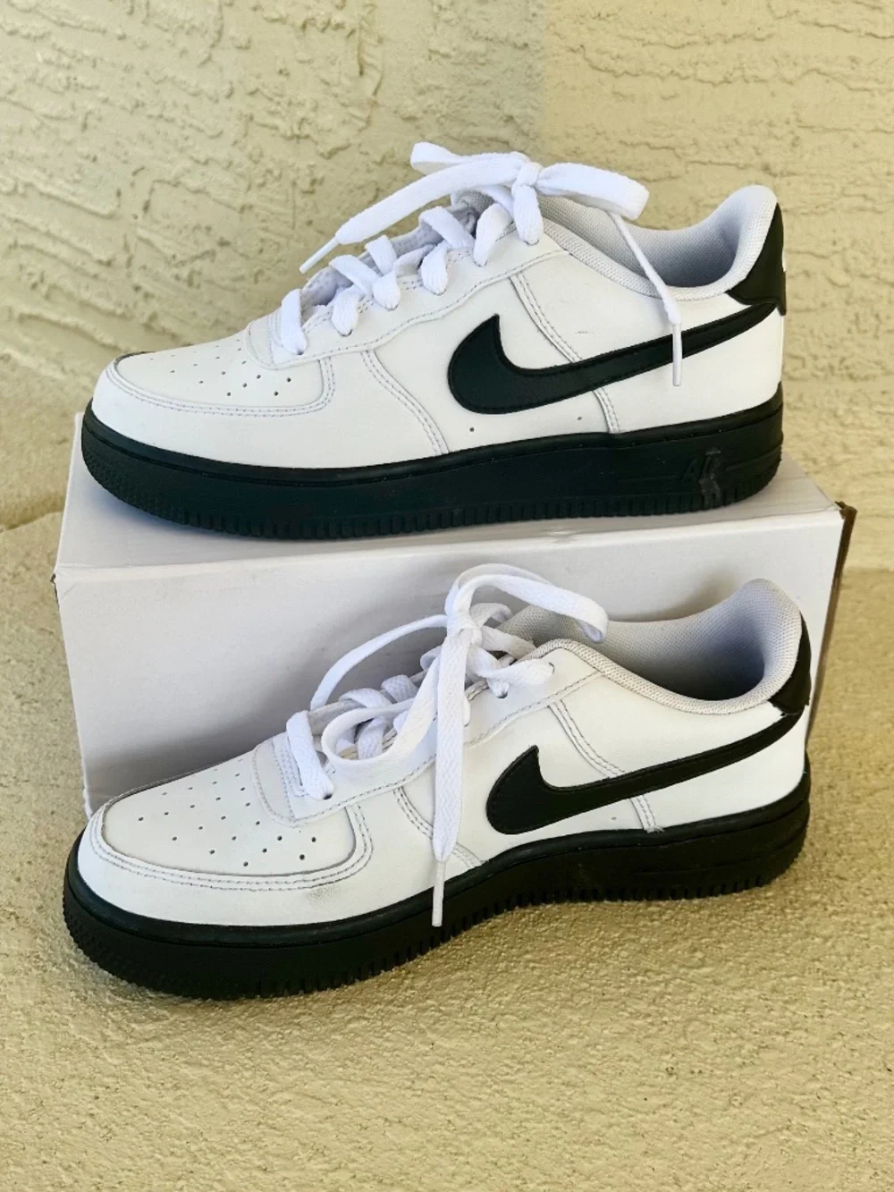 Nike Air Force 1 Low White/Black Sole Sneakers, Woman's Size 7 - Picture 3 of 14